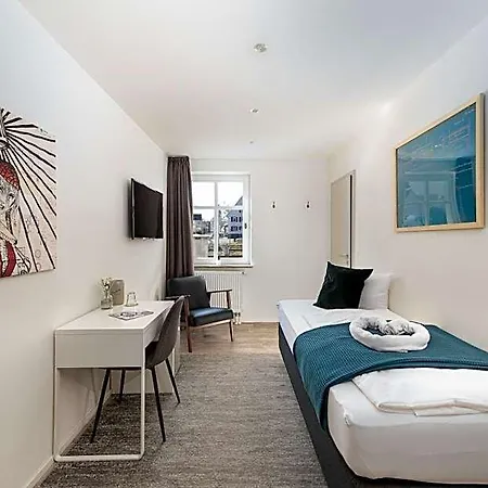 Q Hotel